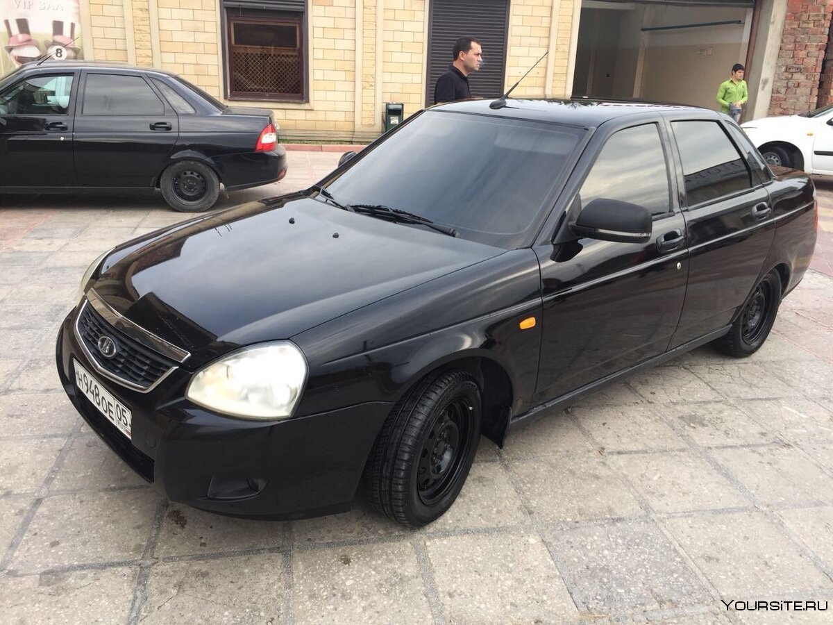 Белая Приора седан 005 05