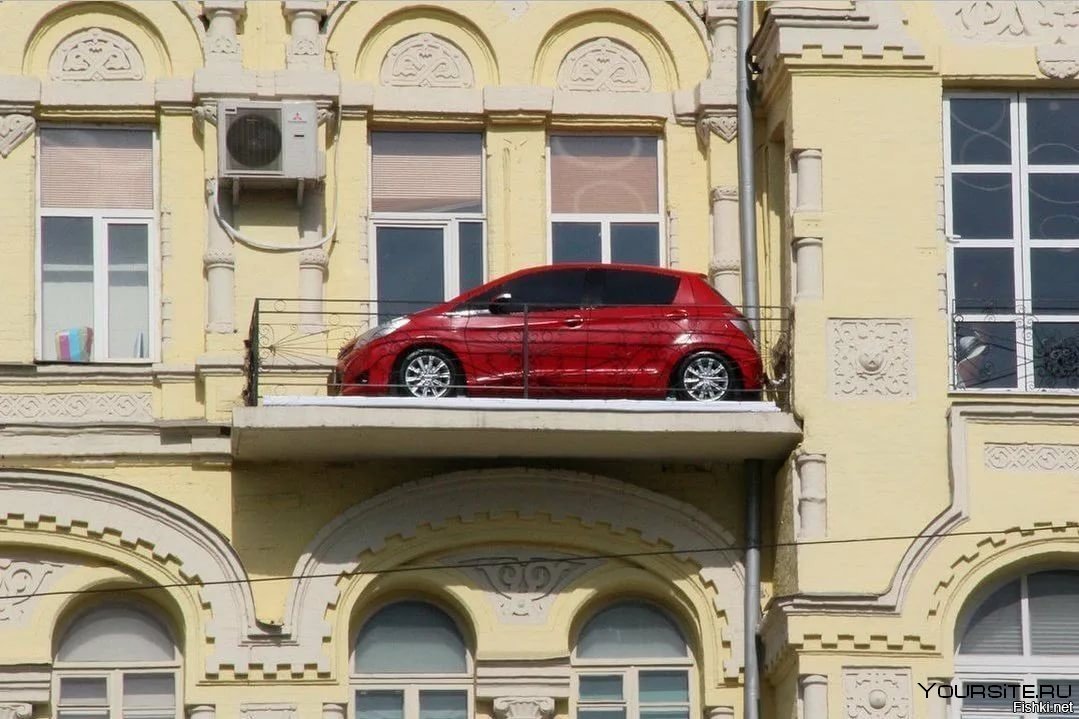Машина на балконе