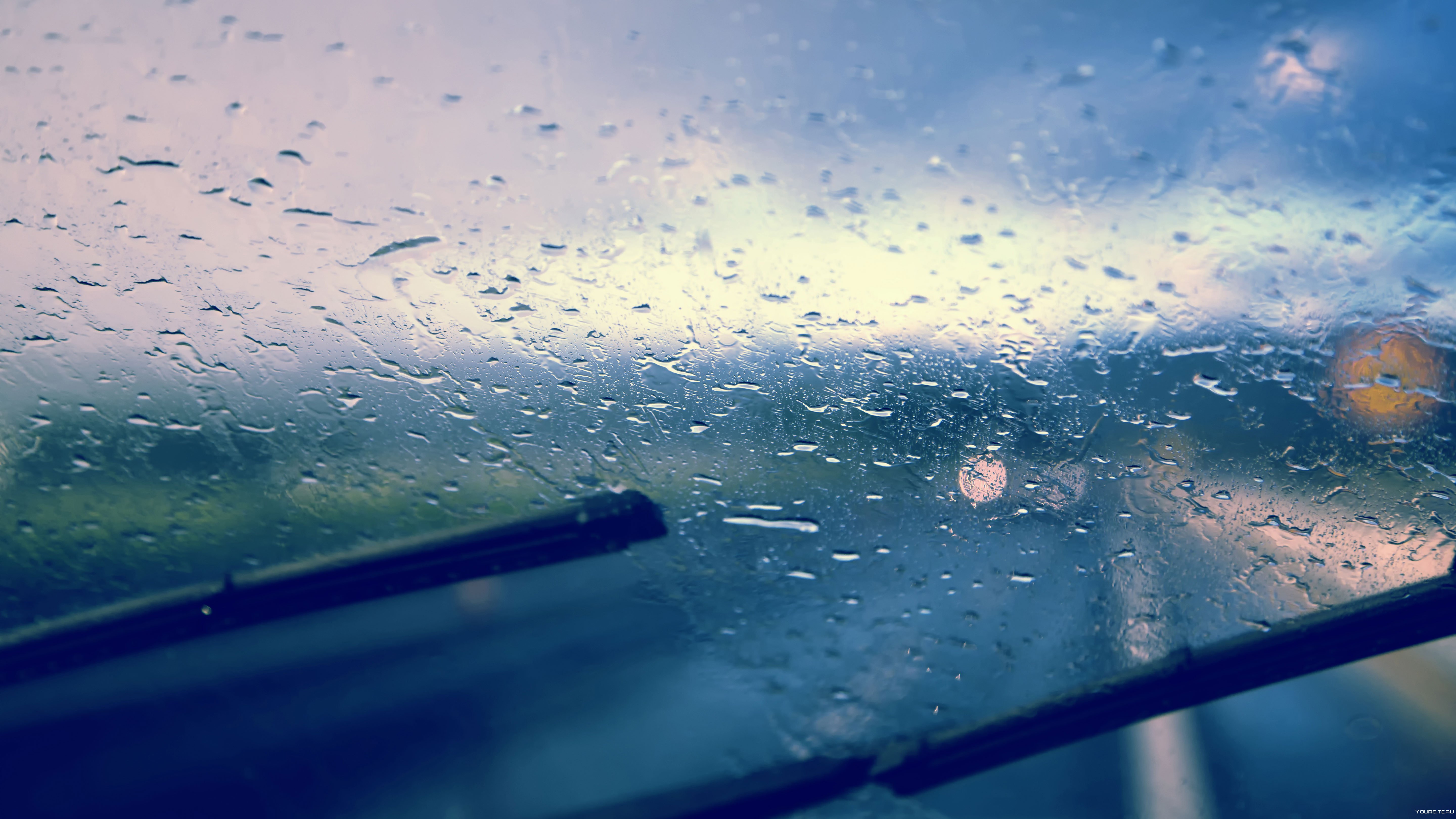 Стекло автомобиля дождь