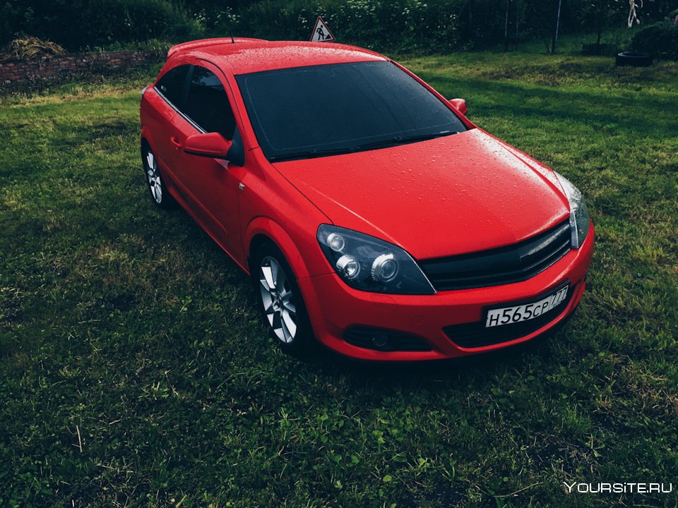 Opel Astra h GTC красная