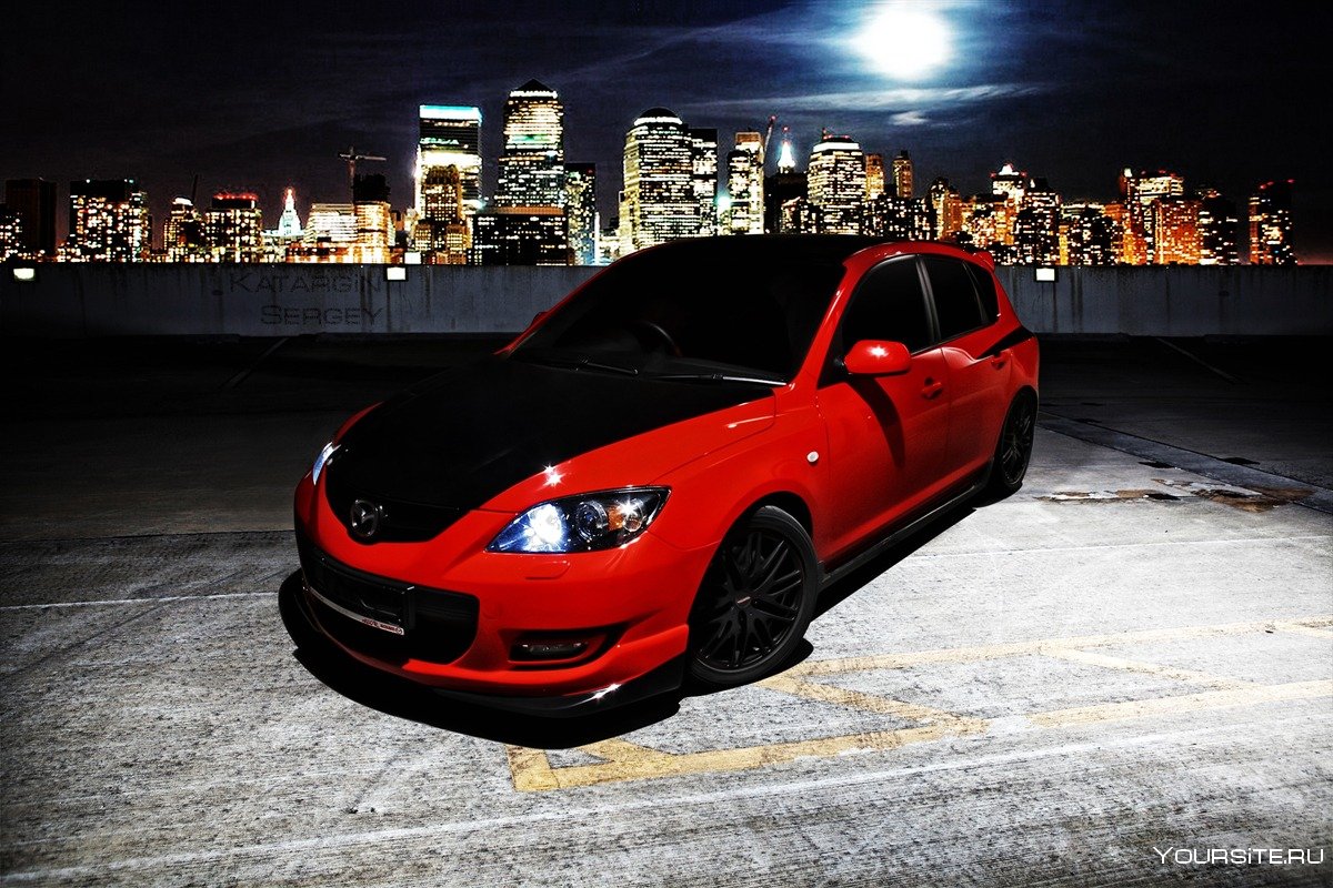 Mazda 3 красная с черным