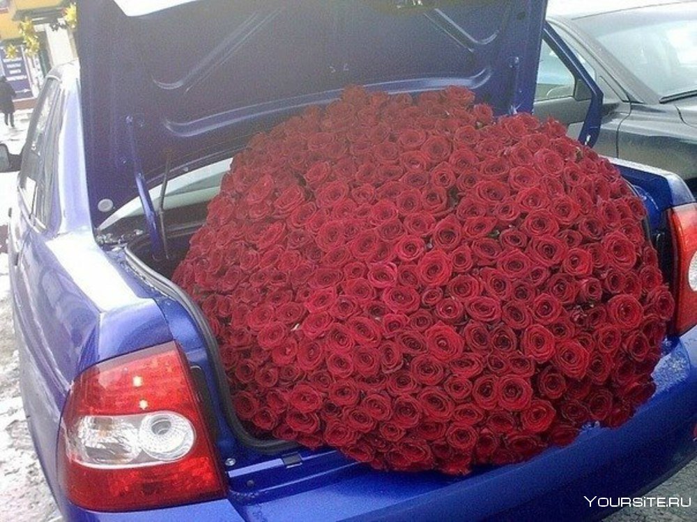 Машин букет 3 класс русский. Машина в цветах. Машина с цветами. Розы в багажнике. Цветы в багажнике машины.