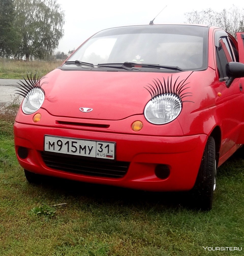 Мини Купер с ресницами