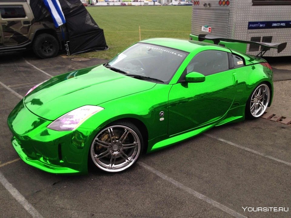 Nissan 350z зеленый