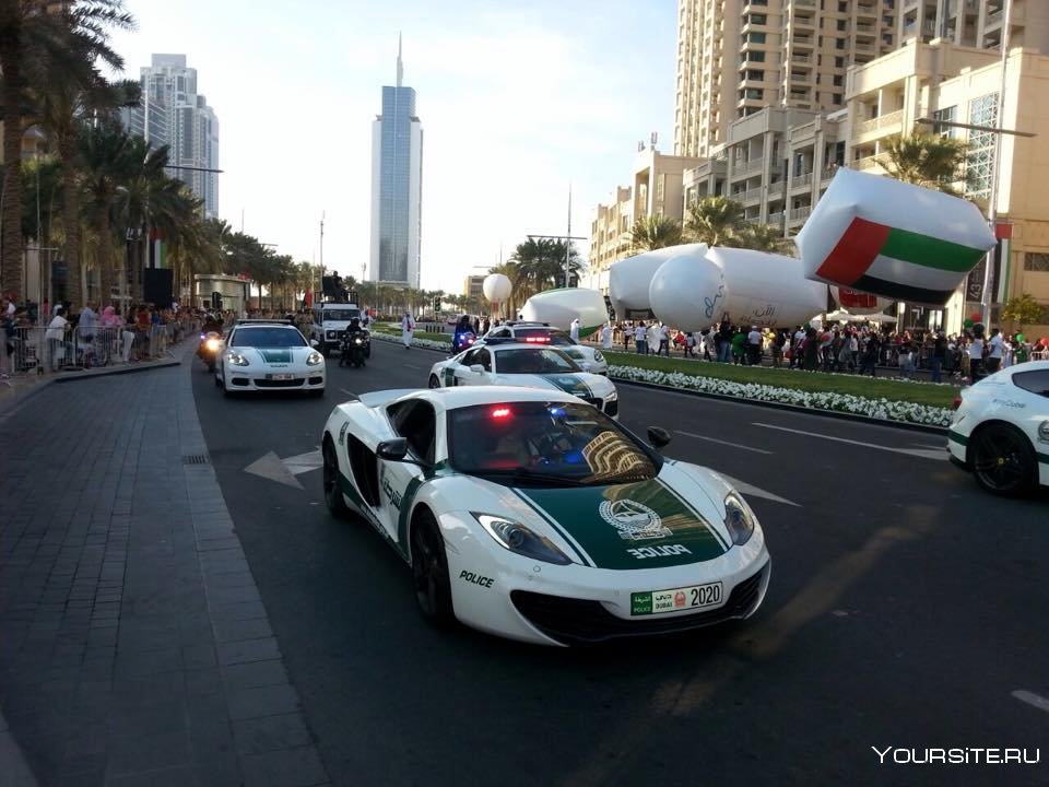 Полиция Дубая машины