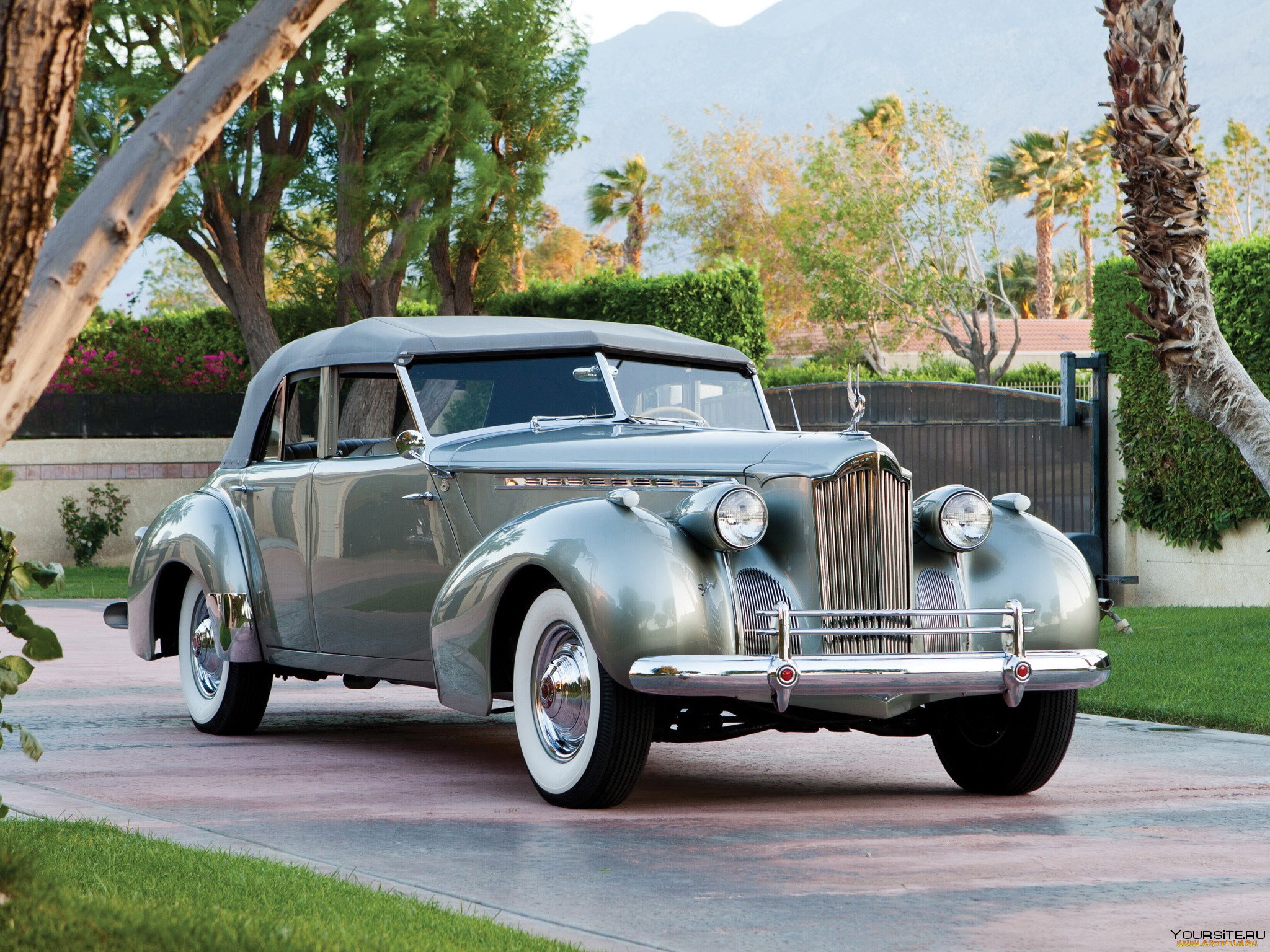Раритет это. Паккард седан 1940. Автомобиль Паккард 180. Packard 180 : super 1940. Packard super eight 180.