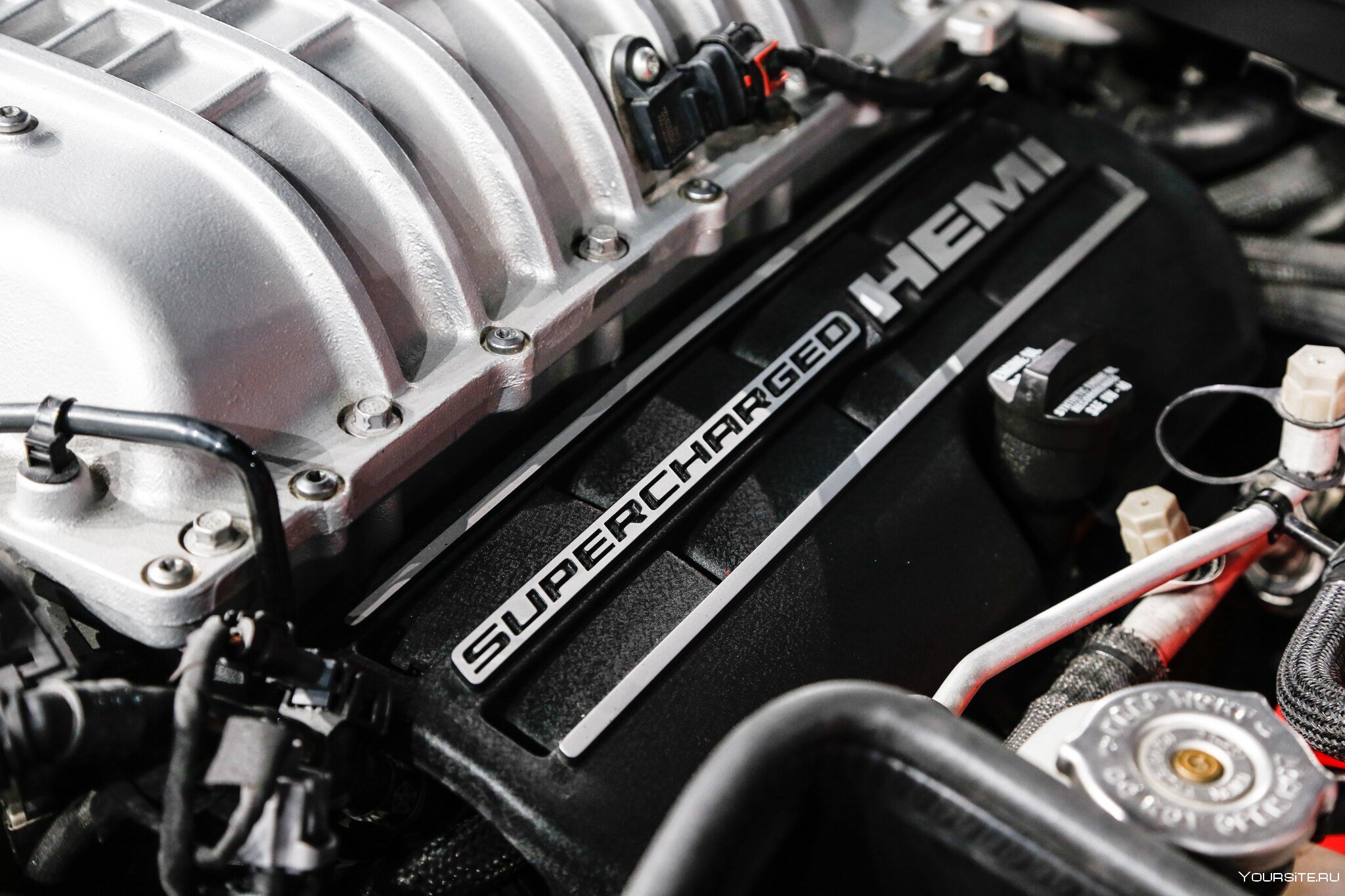 Мотор челленджер. Додж Челленджер 3.6 мотор. Додж Челленджер СРТ демон двигатель. Двигатель Додж Челленджер 3.6. Dodge Challenger мотор 6.2.