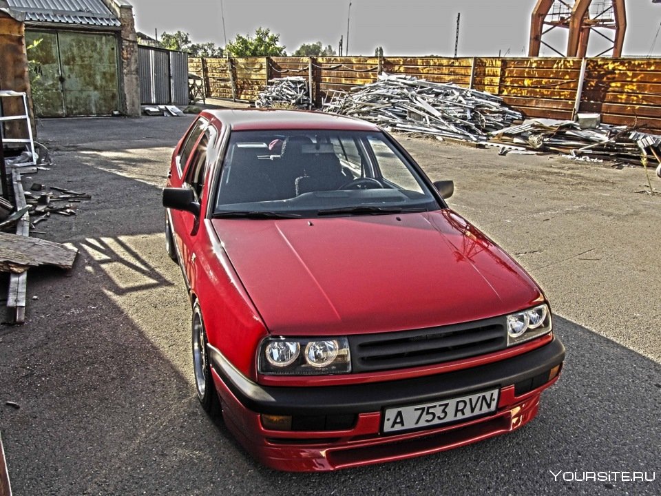 Volkswagen Vento 1993 красная