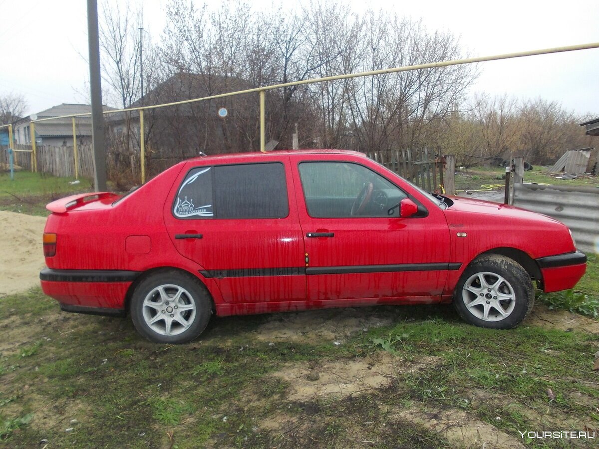 Volkswagen Vento красный