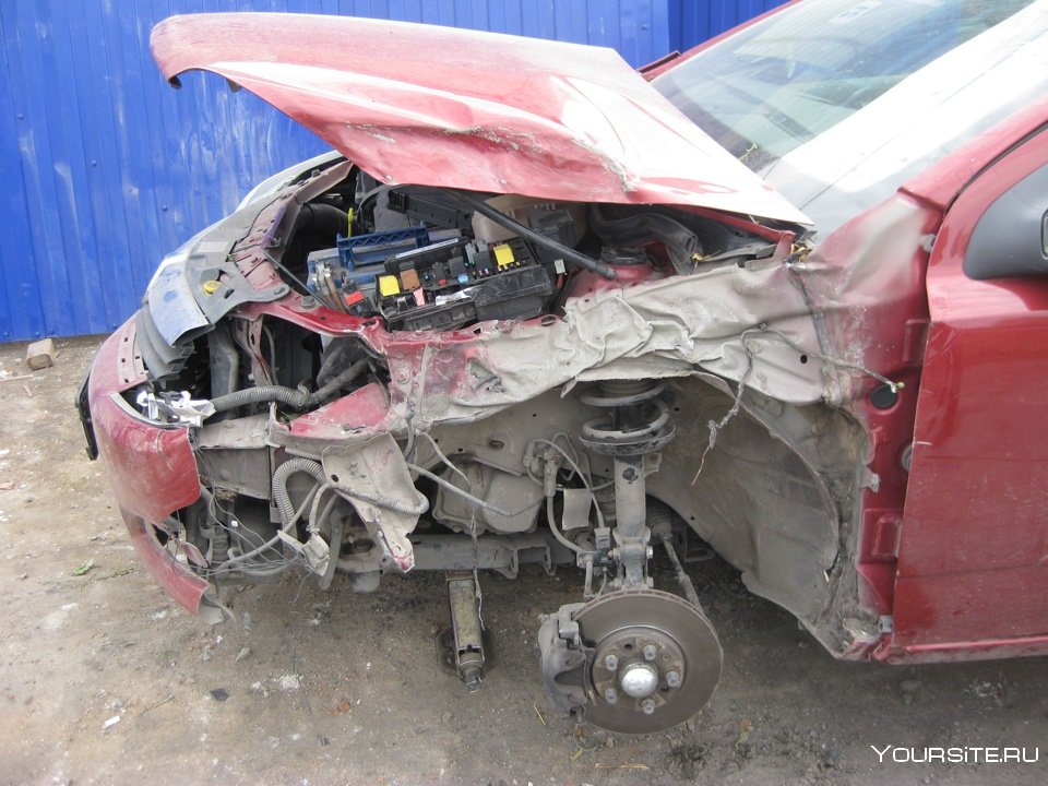 Opel Corsa красный битый