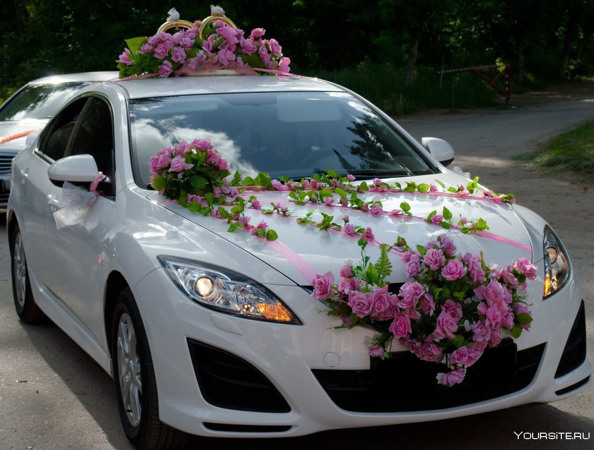 Красивый свадебный автомобиль