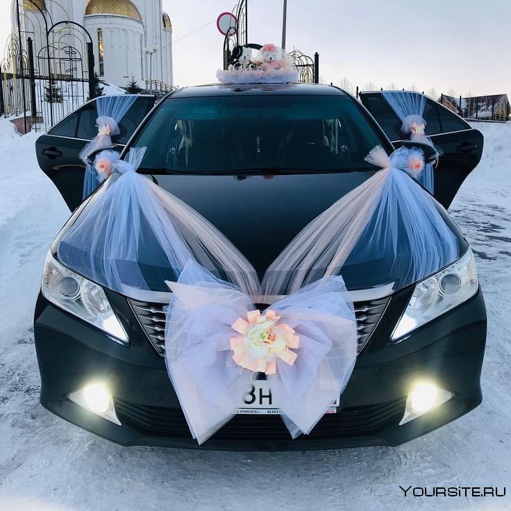 Как украсить темно синюю машину на свадьбу. Фото украшенных свадебных машин