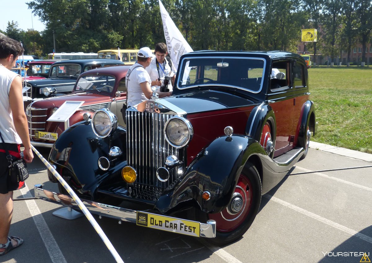 Выставка ретро машин. Rolls-Royce Phantom II 1934. Выставка ретро-автомобилей «old car Fest». Выставка ретро фотографий. Выставка ретро автомобилей Петропавловск Камчатский.