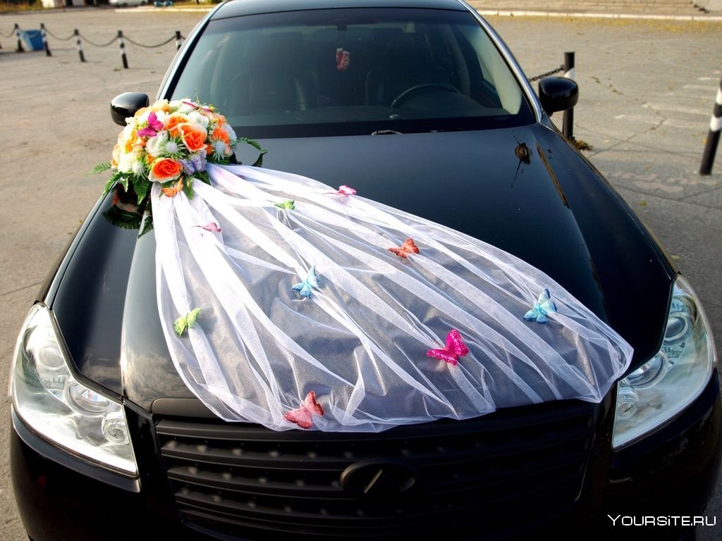 Украшение капота машины на свадьбу