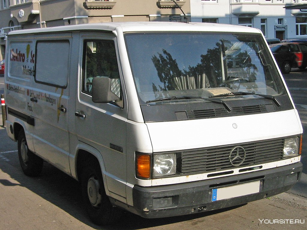 Mercedes-Benz mb100