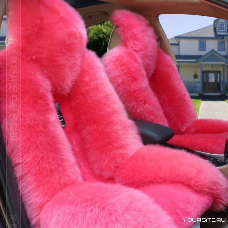 Розовые меховые чехлы в машину