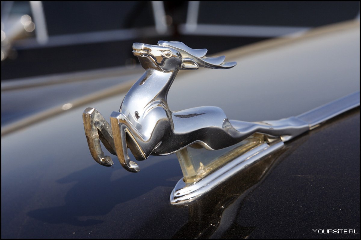 Блестящий символ роскоши на автомобиле Bentley