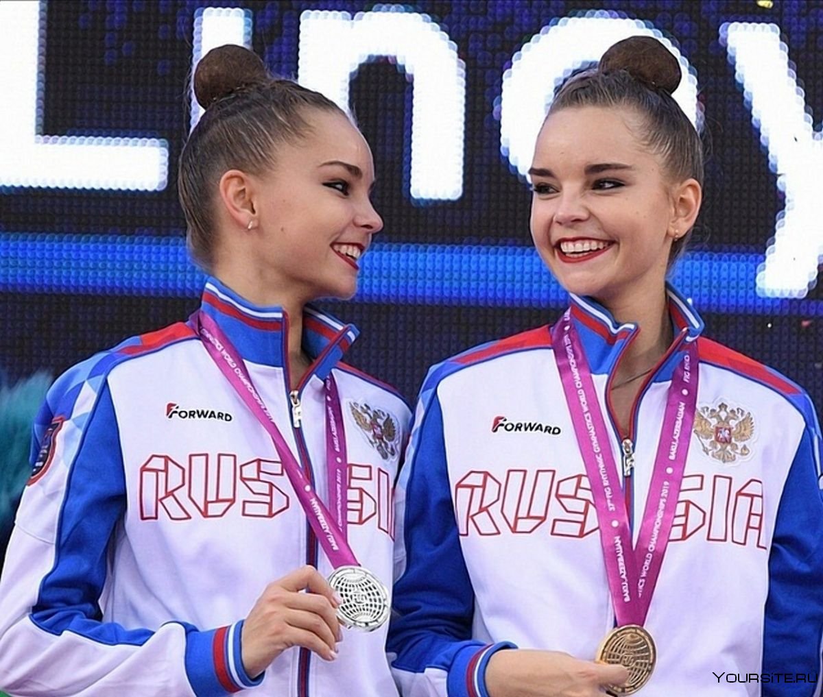 Дина и Арина Аверины