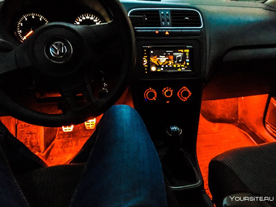 VW Polo sedan подсветка ног