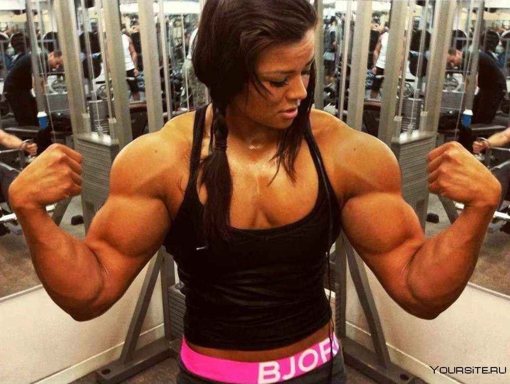 Женщина с огромными мышцами