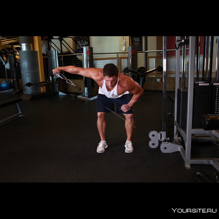 Отведение рук в кроссовере на среднюю дельту