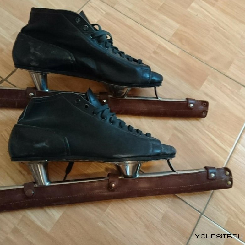 Коньки старые кожаные