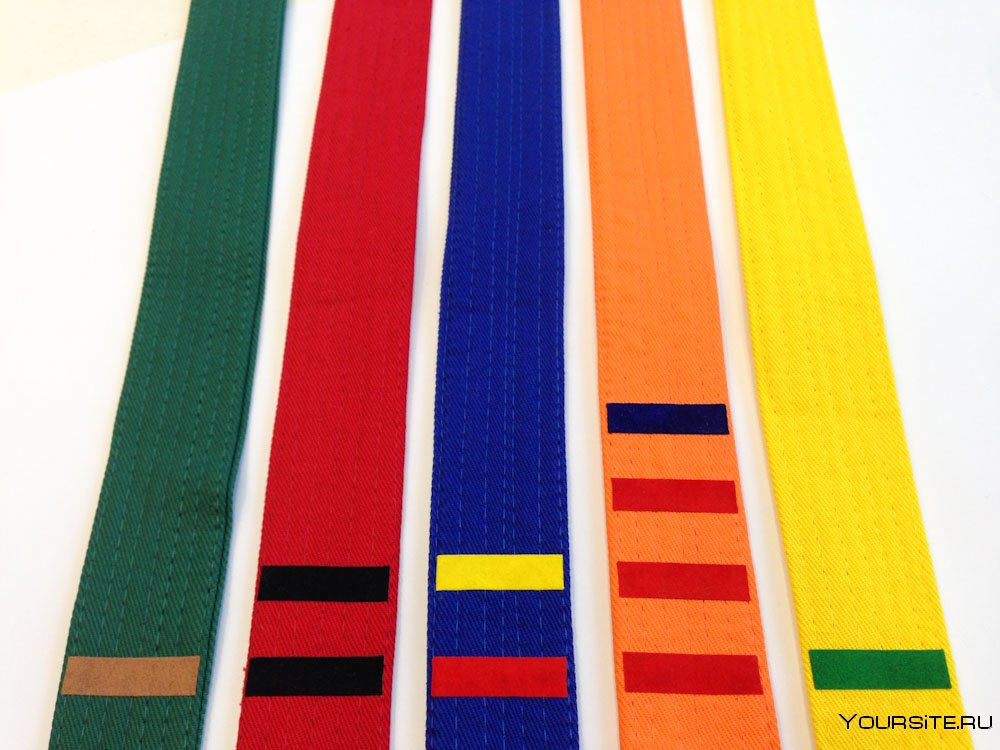 Белый пояс с полоской