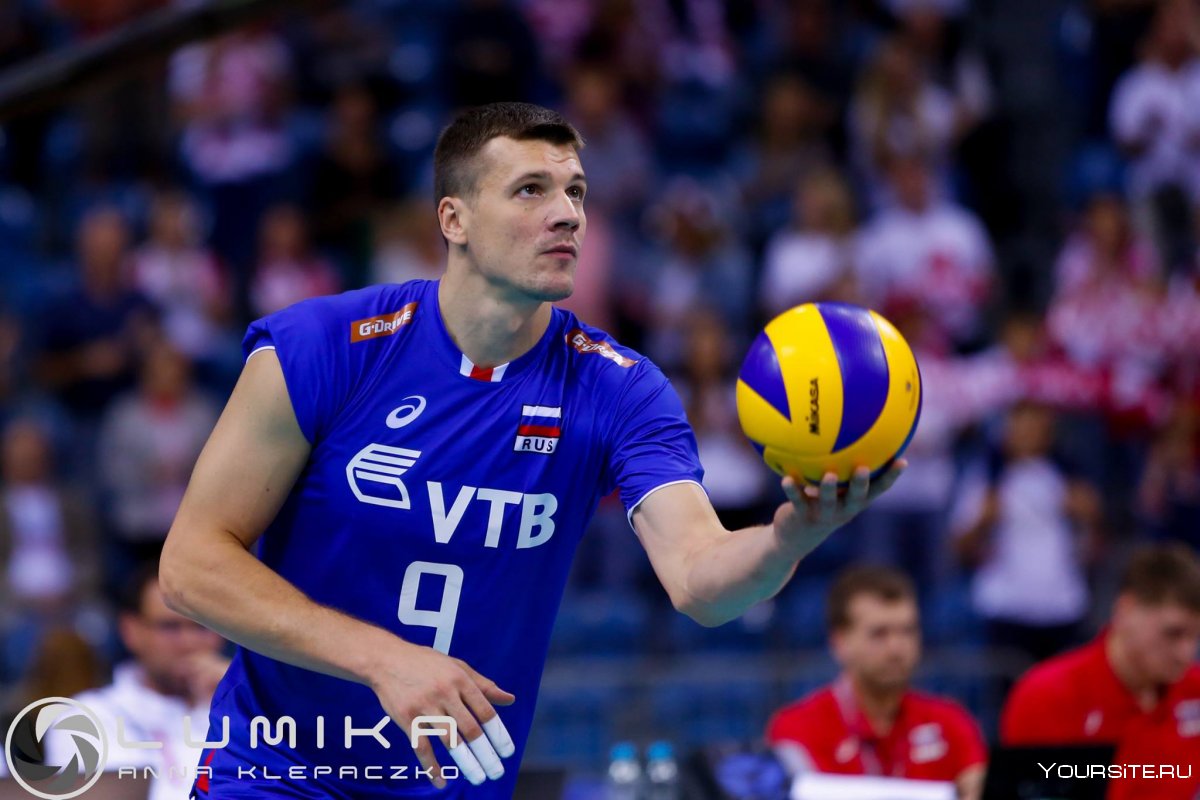 Максим Михайлов волейболист