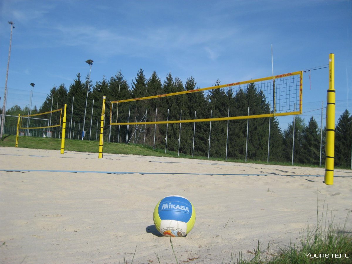 Теннисный корт и волейбольная площадка