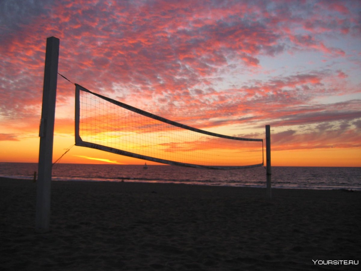 Пляжный волейбол закат