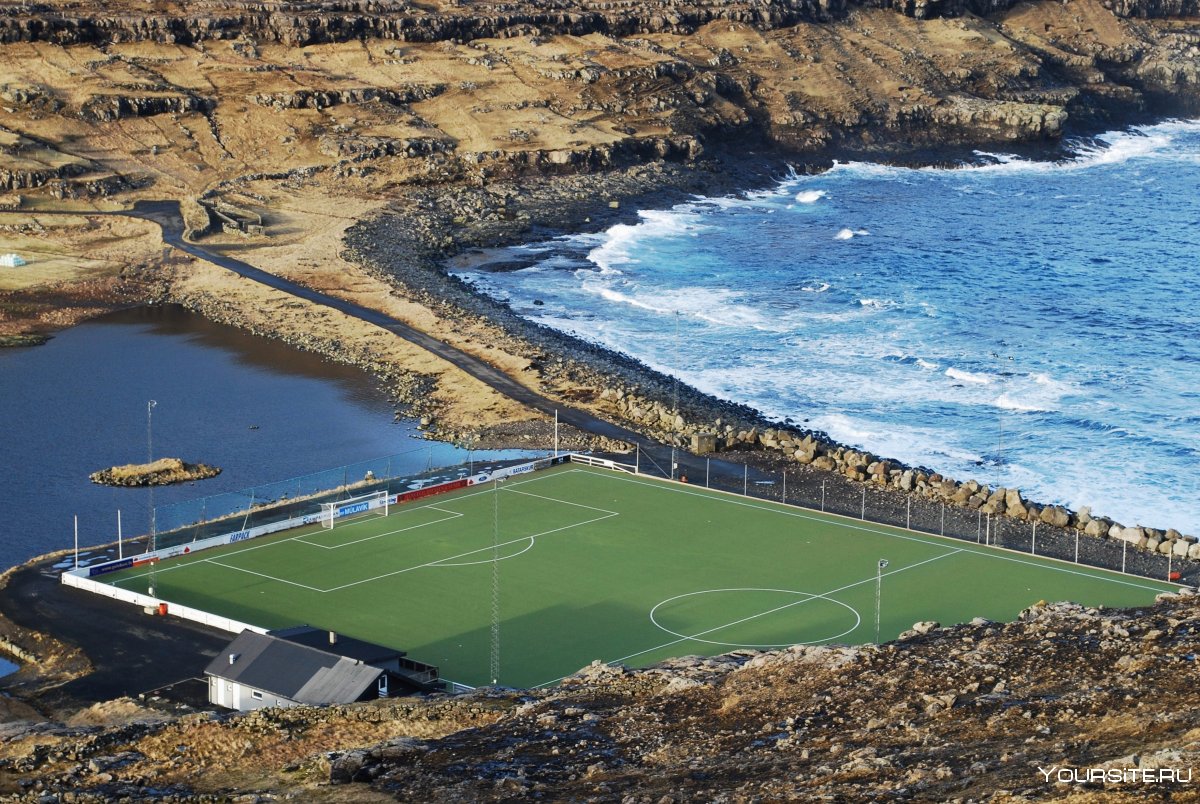 Футбольное поле на острове
