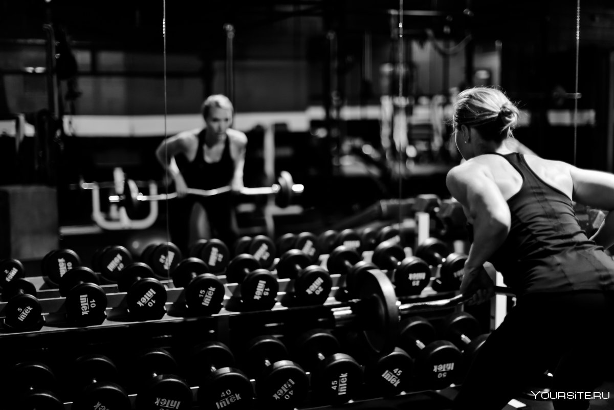 Фитнес черно белое