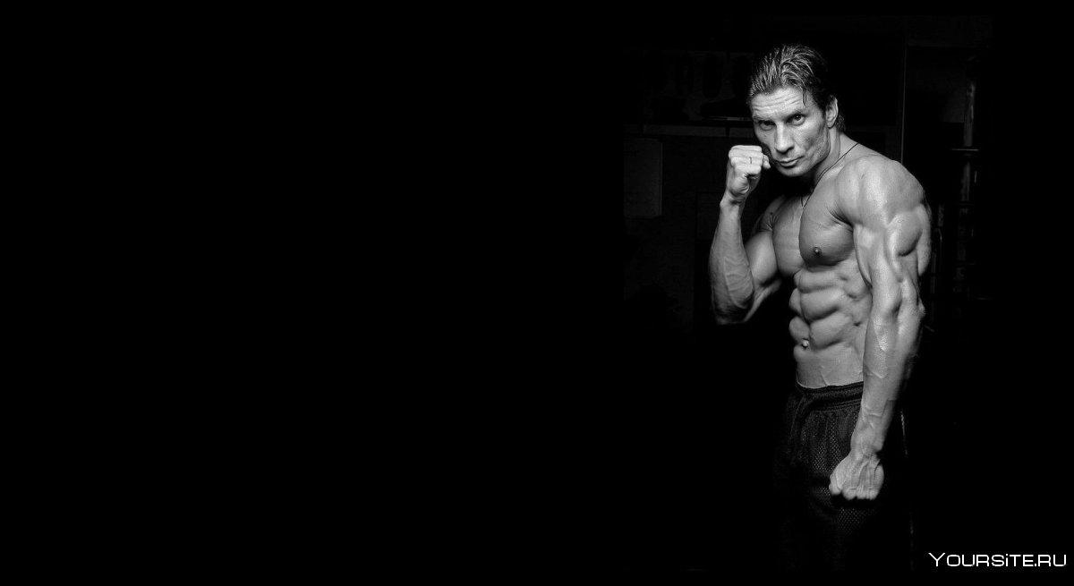 Спортивный парень на черном фоне