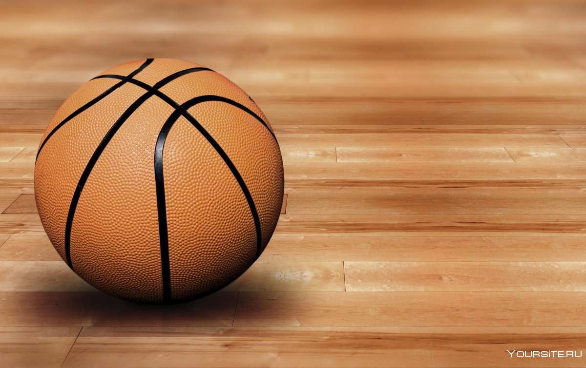 Баскетбольный мяч на зеленом фоне