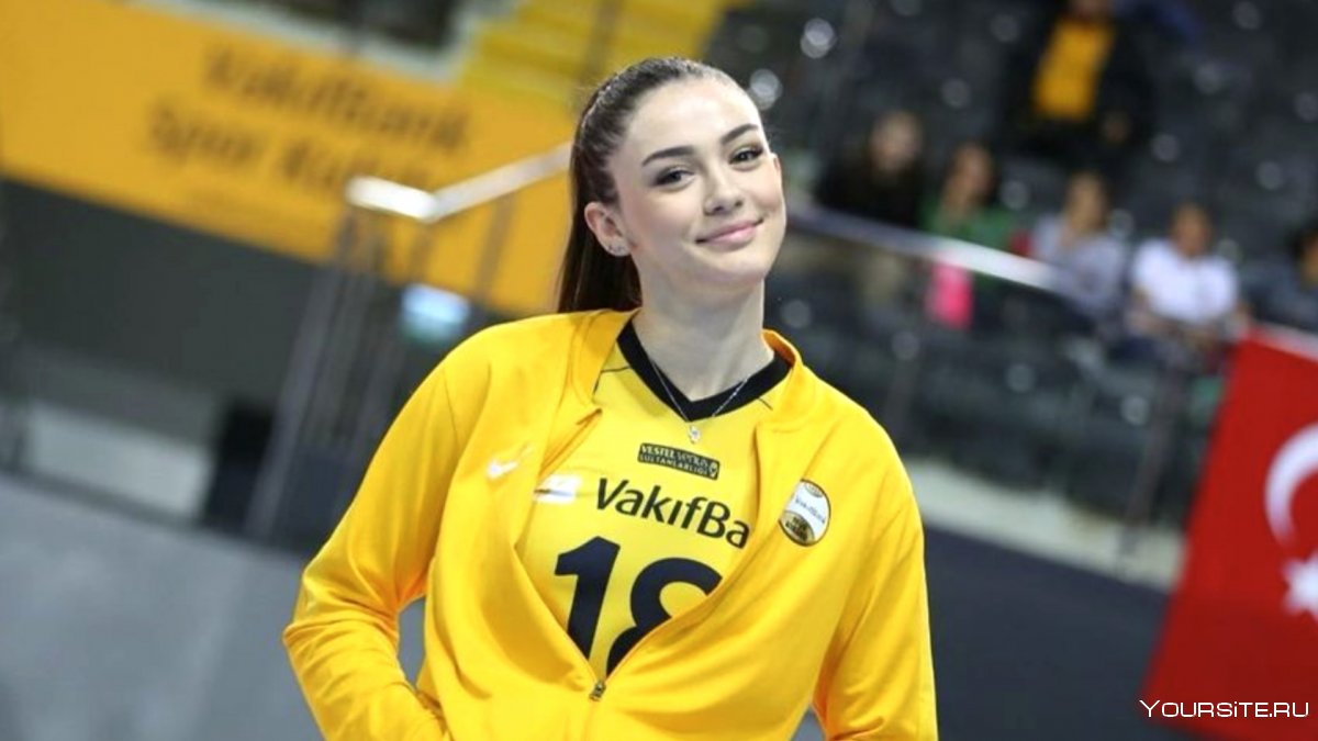 Турецкая волейболистка Неслихан Демир