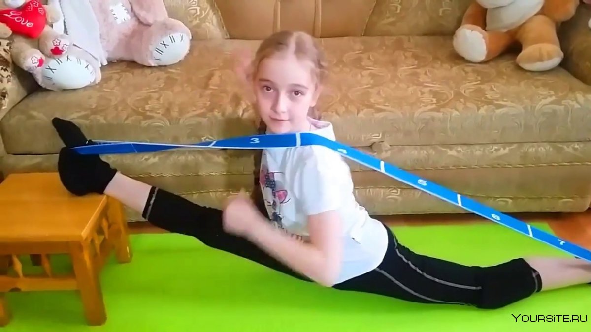 Упражнения с резинкой для гимнасток