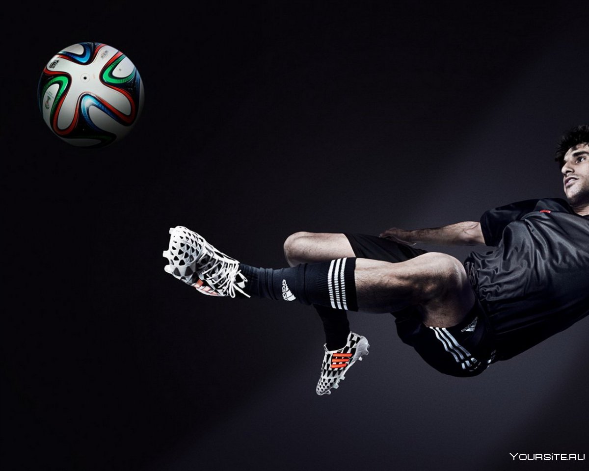 Футболист в полете