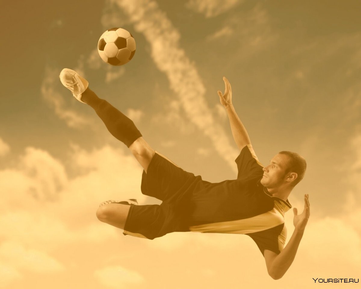 Футболист удар по мячу