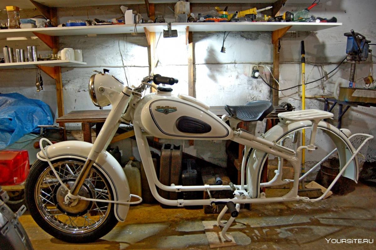 Мотоцикл Урал м 61