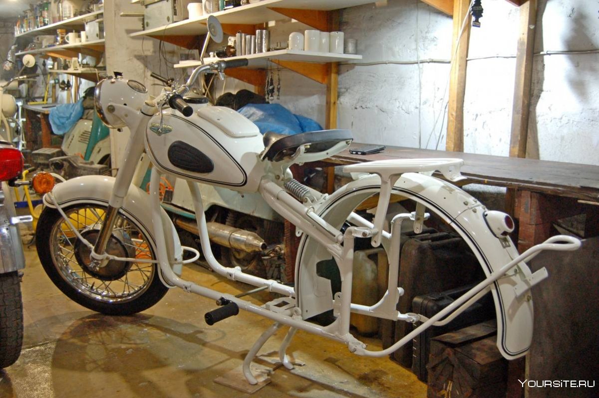 Мотоцикл Ирбит м 61