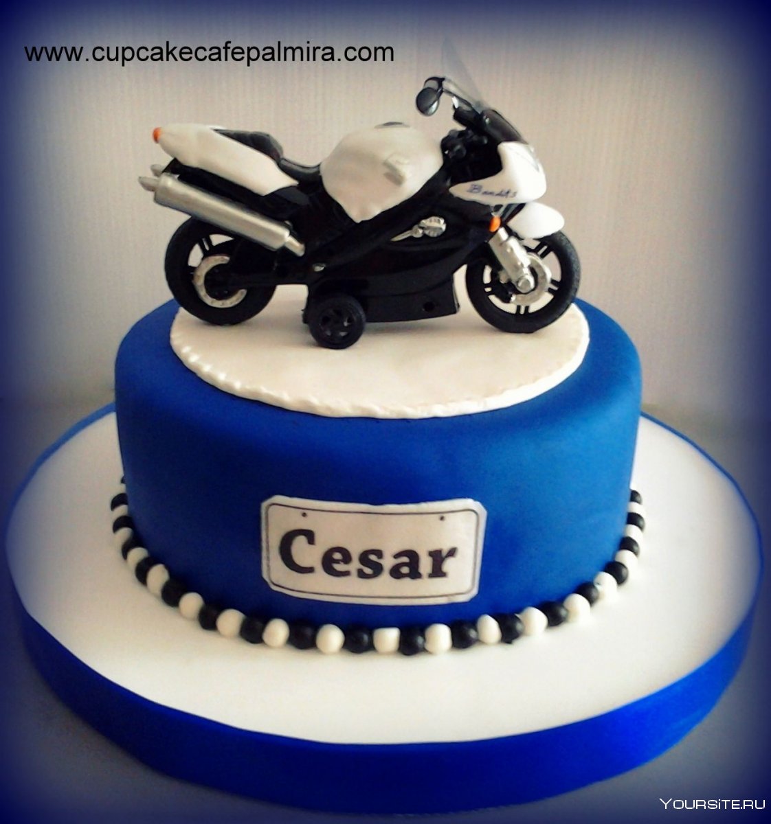 Торт для детей с мотоциклом