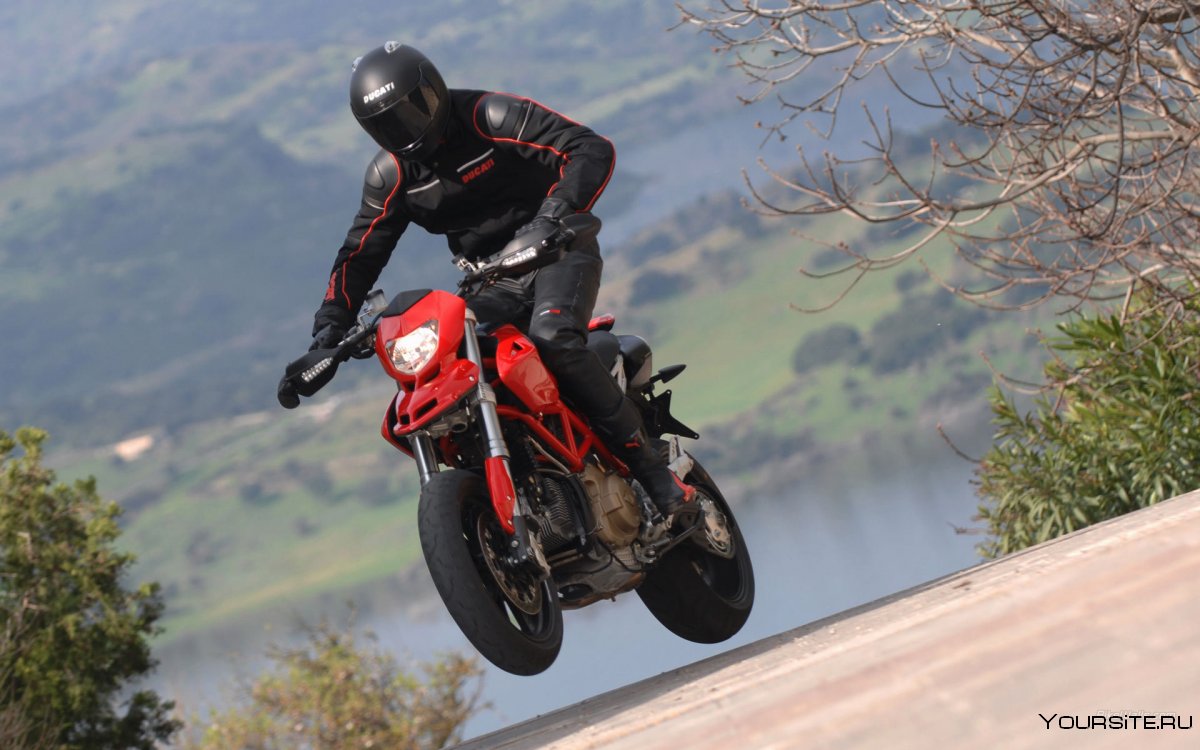 Ducati Hypermotard 1100 обои