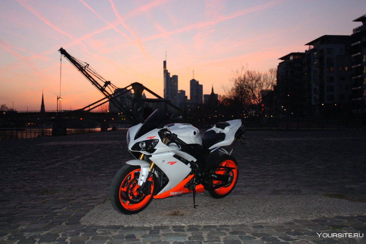 Мотоцикл Yamaha r1