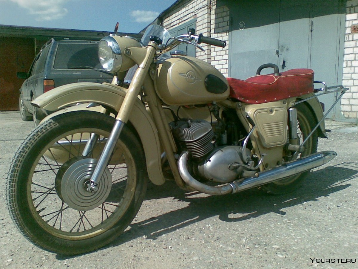 Мотоцикл ИЖ коричневый