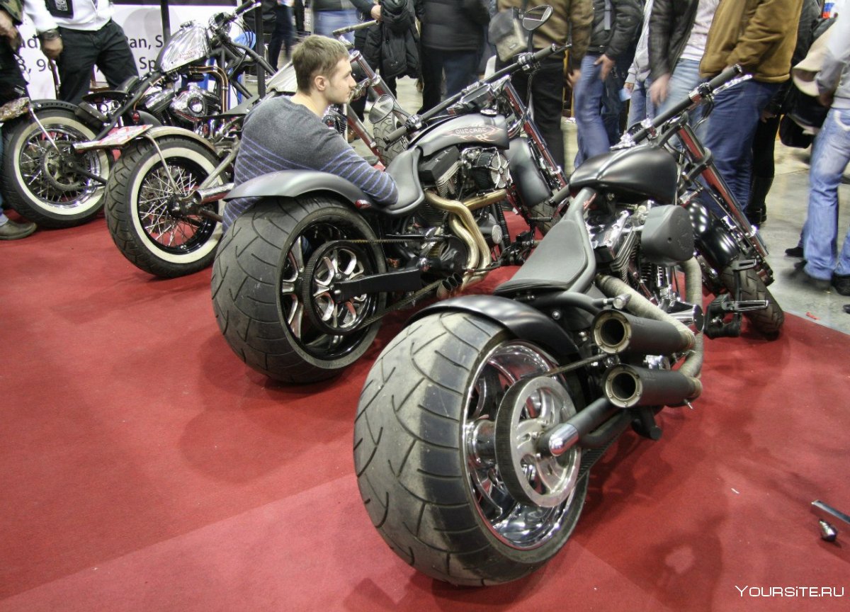 Мотоцикл с широкими шинами