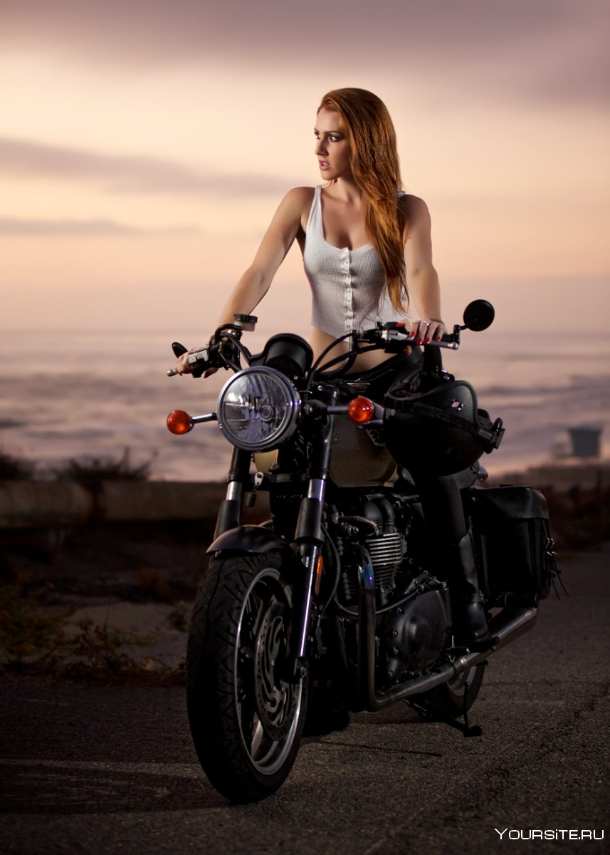 Фотосессия на мотоцикле девушки