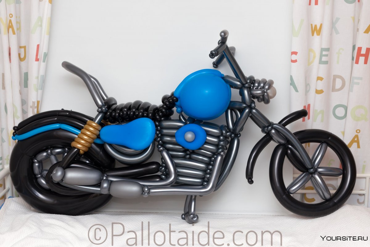 Мотоцикл из надувных шариков