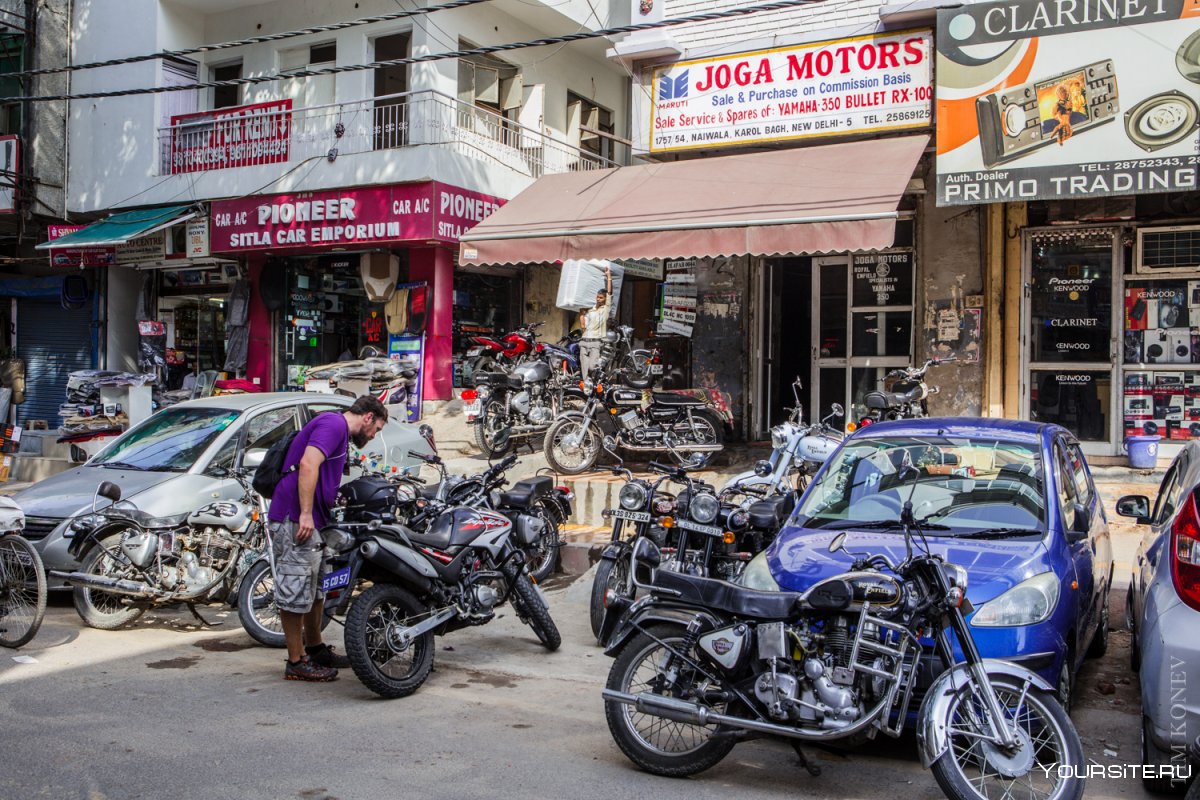 Индусы на мотоцикле