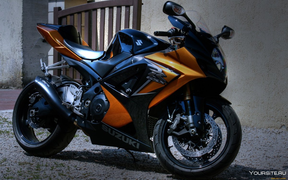 Спортивный мотоцикл suzuki