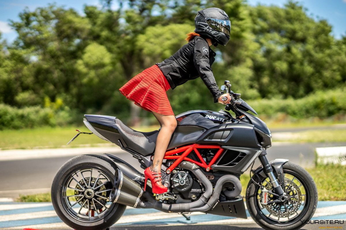 Ducati Diavel с пассажиром